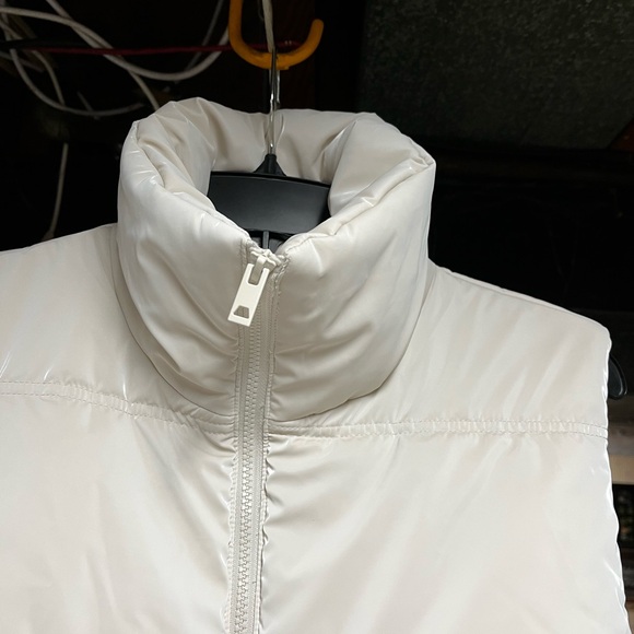 Wild Fable Light Beige Quilted Puffer Vest - Picture 5 of 9